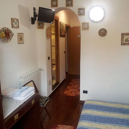 阿菲塔卡米尔洛萨德温提酒店 3* 莱万托